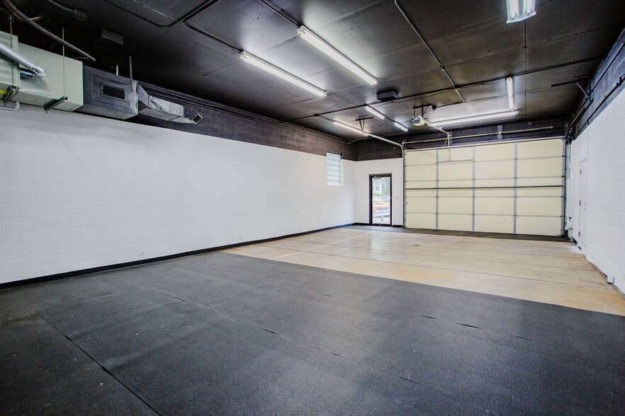 More Photos Of 831 W Touhy Ave, Park Ridge Storefront For Lease