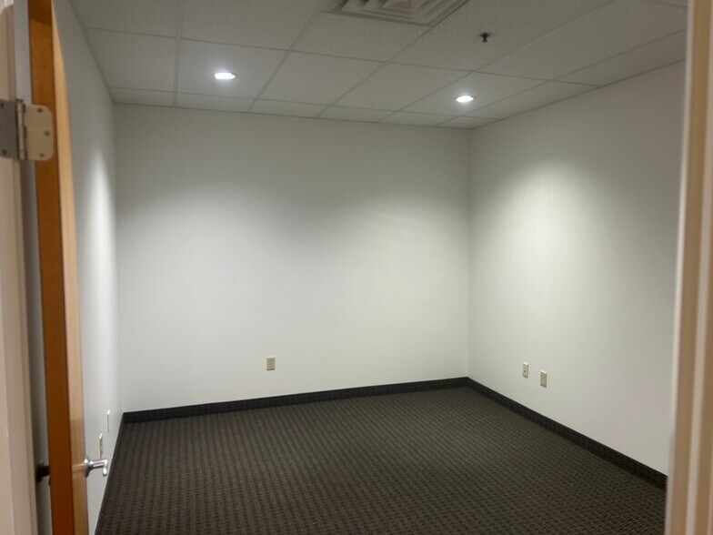 More Photos Of 760 Canning Pky, Victor Light Distribution For Lease