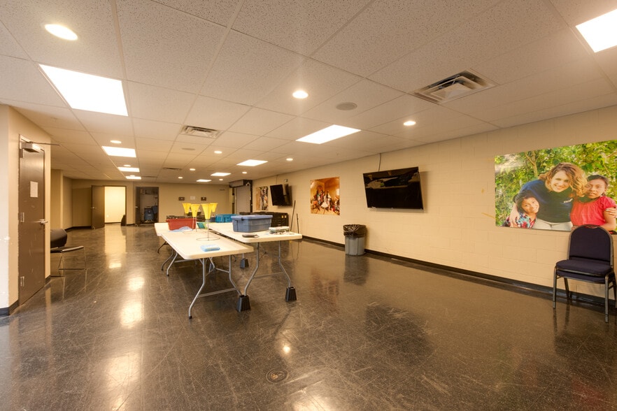 More Photos Of 7725 Foundation Dr, Florence Warehouse For Lease