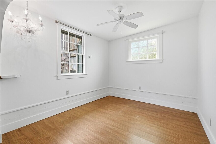 More Photos Of 145 N Market St, Wailuku Storefront Retail Residential For Lease