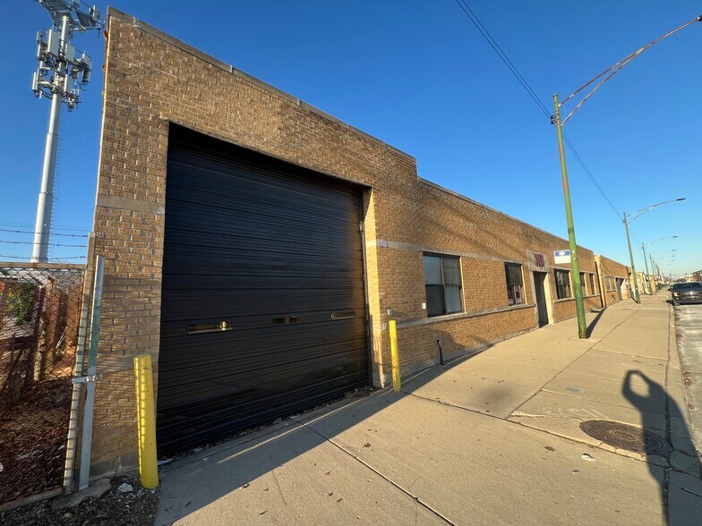More Photos Of 5680 N Northwest Hwy, Chicago Manufacturing For Sale