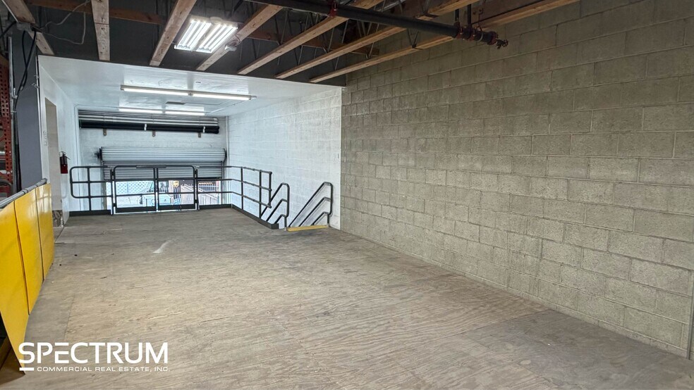 More Photos Of 15911 Arminta St, Van Nuys Manufacturing For Lease