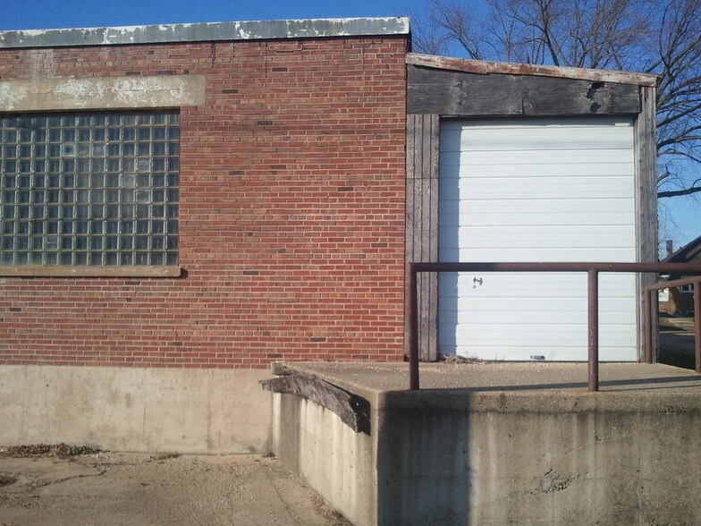 More Photos Of 118 E Main St, Mc Connell Warehouse For Lease