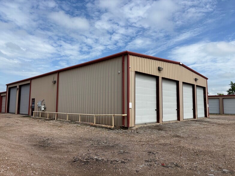 More Photos Of 3823 Fm 1128 Rd, Pearland Light Distribution For Lease