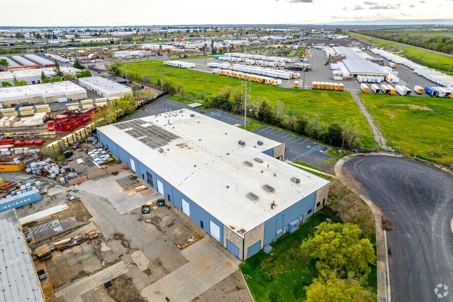More Photos Of 3959-3971 Commerce Dr, West Sacramento Warehouse For Sale