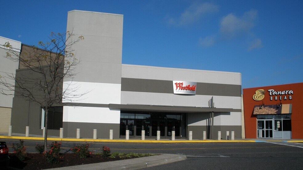 More Photos Of 1701 Sunrise Hwy, Bay Shore Unknown For Lease