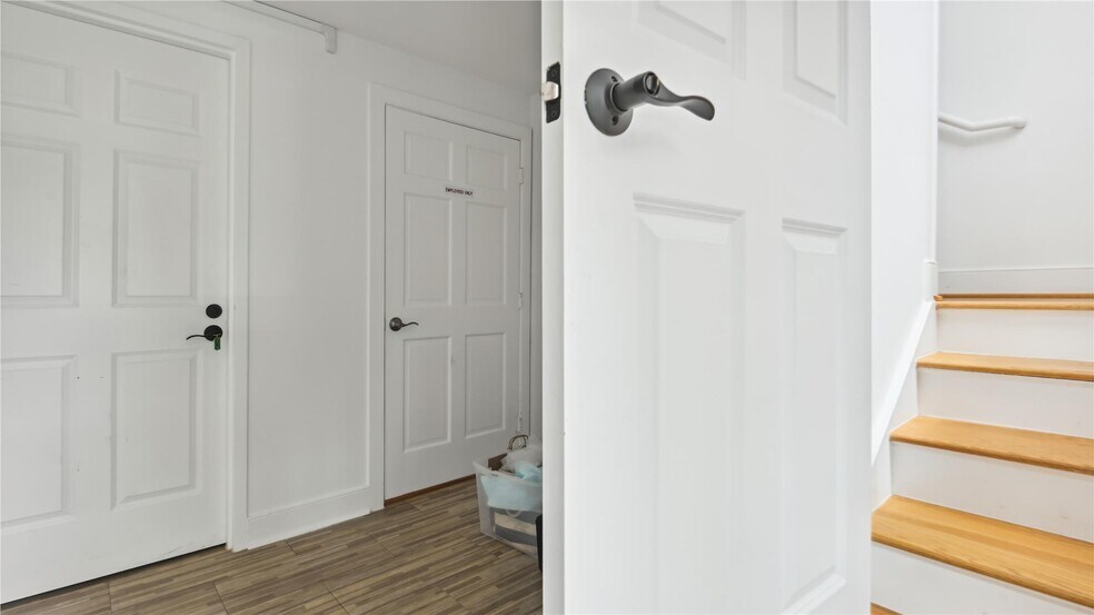 More Photos Of 103 W Federal St, Middleburg Storefront Retail Office For Sale