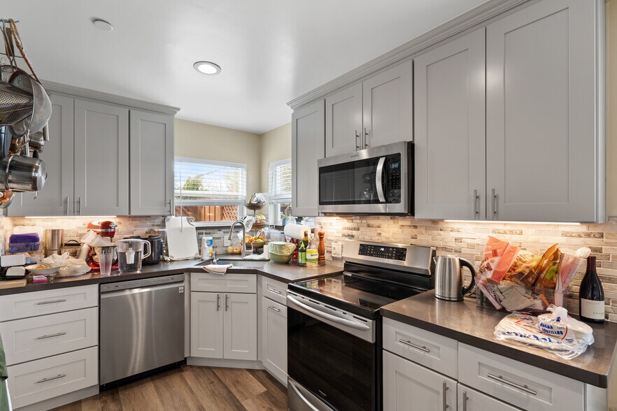 More Photos Of 403 Vera Ave, Redwood City Apartments For Sale