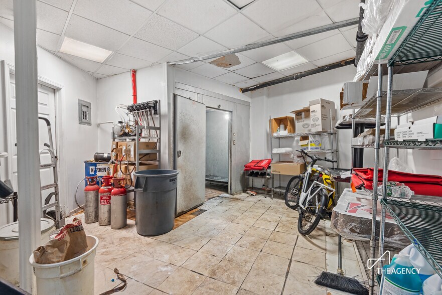 More Photos Of 501 Hudson St, New York Storefront Retail Office For Lease
