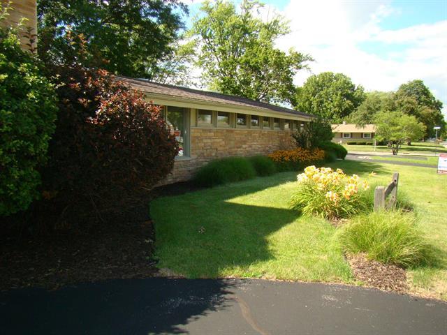 More Photos Of 718 Park Ave, Beaver Dam Office For Sale