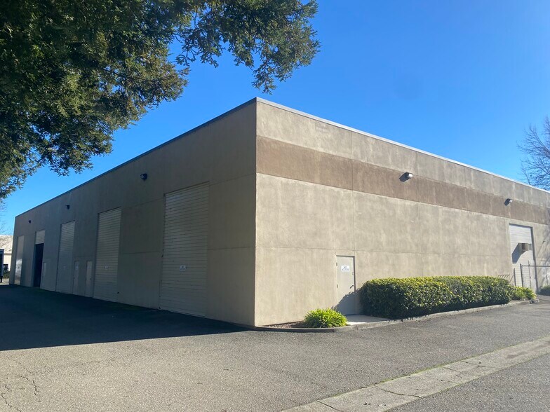 More Photos Of 566 Portal St, Cotati Showroom For Sale