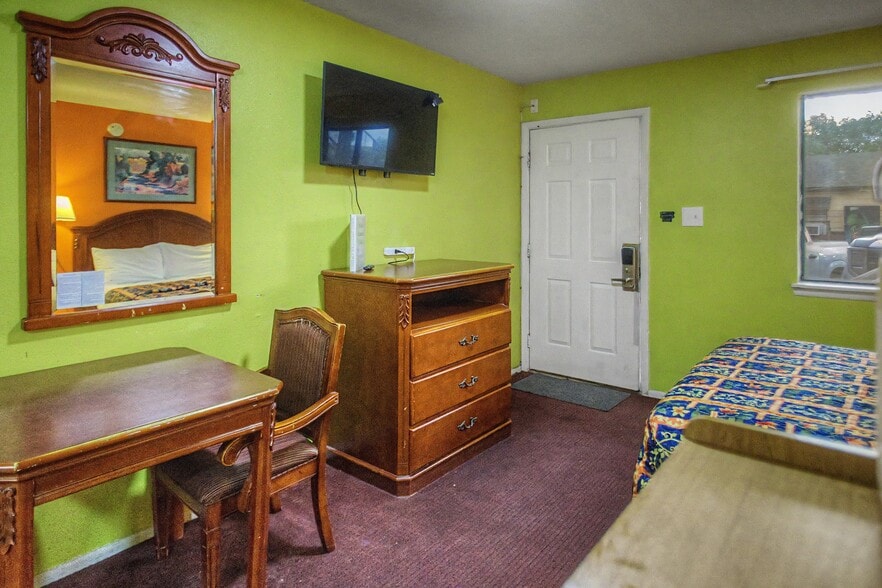 More Photos Of 801 W Broadway Ave, Bloomfield Hotel For Sale