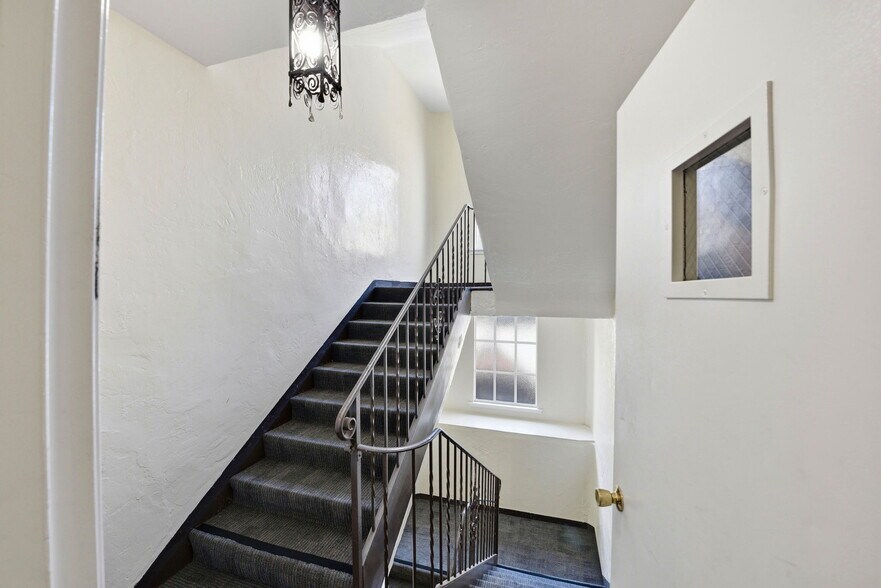 More Photos Of 2466 Virginia St, Berkeley Dormitory For Sale