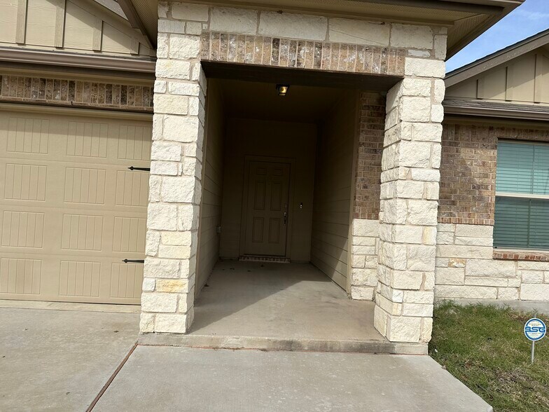 More Photos Of 104 Green Jay Dr, Jarrell Specialty For Sale