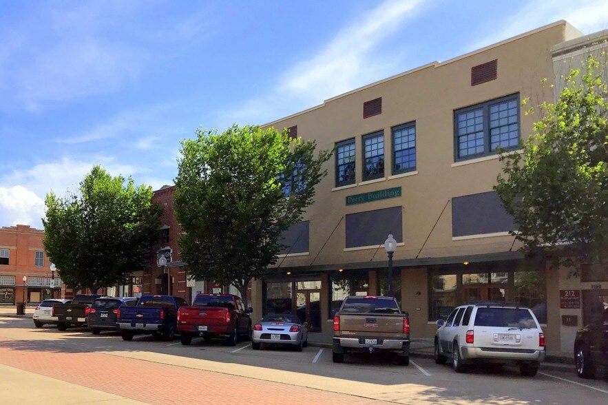 More Photos Of 208 N Bryan Ave, Bryan Office Residential For Lease