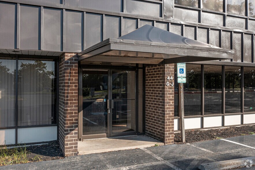 More Photos Of 44 Industrial Park Dr, Waldorf Warehouse For Lease