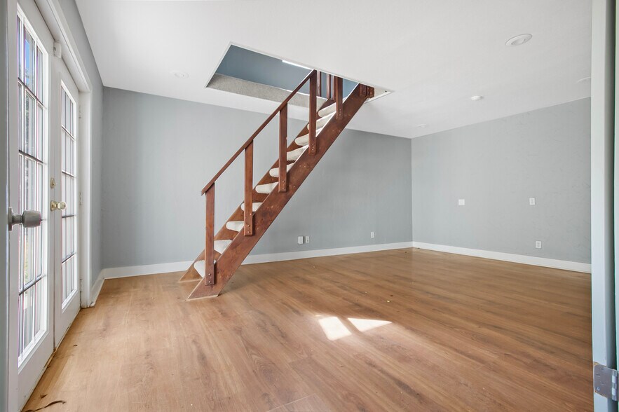 More Photos Of 2401 20th St, Lubbock Office Residential For Sale