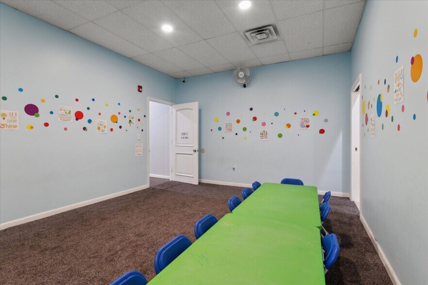 More Photos Of 14859 Warwick Blvd, Newport News Restaurant For Lease