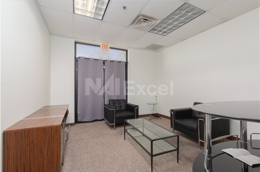 More Photos Of 1710 Whitney Mesa Dr, Henderson Warehouse For Lease