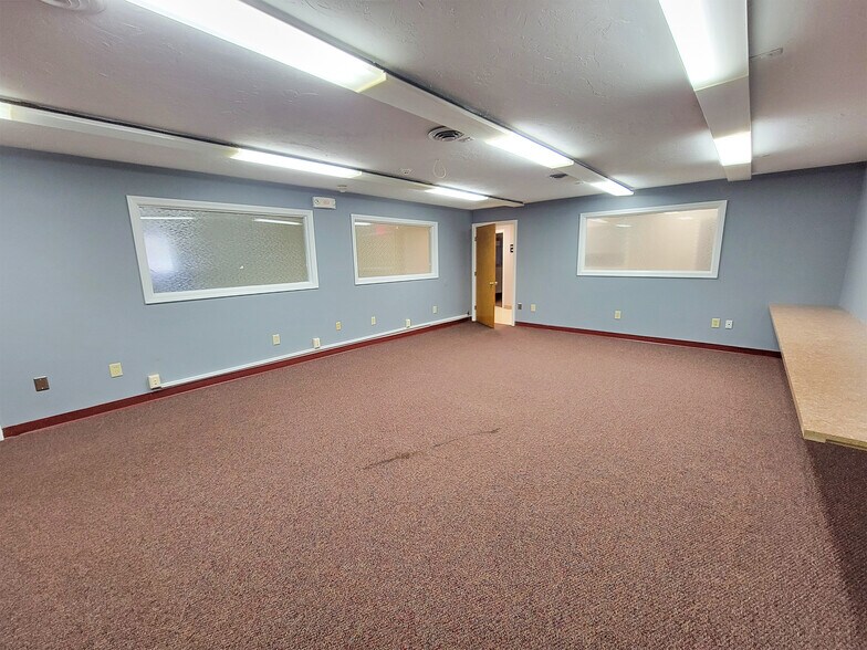 More Photos Of 50 Aldrin Rd, Plymouth Flex For Sale