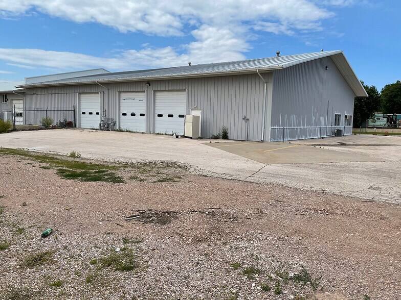 More Photos Of 2004 Creek Dr, Rapid City Warehouse For Lease