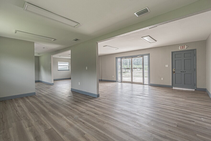 More Photos Of 4623-4625 Land O Lakes Blvd, Land O' Lakes Freestanding For Sale
