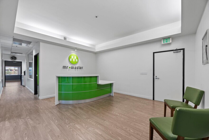 More Photos Of 28720 Roadside Dr, Agoura Hills Office For Lease