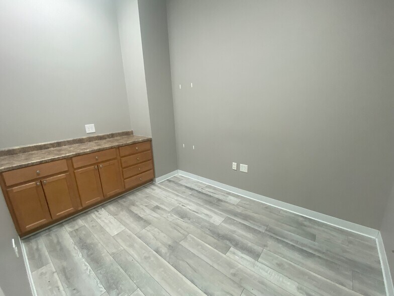 More Photos Of 2760 Aurora Ave, Naperville Storefront Retail Office For Lease