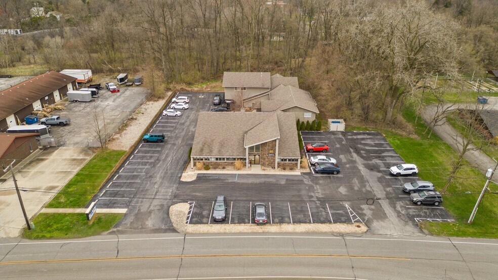 More Photos Of 802 Wabash Ave, Chesterton Office For Lease