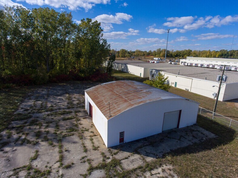 More Photos Of 3905 32nd St, Port Huron Truck Terminal For Sale