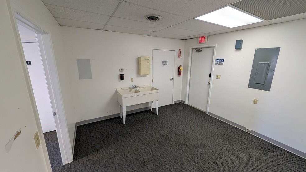 More Photos Of 220 W Edison Rd, Mishawaka Office For Lease