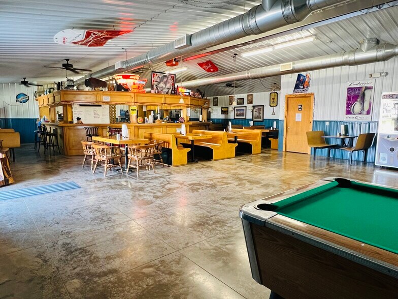 More Photos Of 131 S Thorp St, Marion Sports And Entertainment For Sale