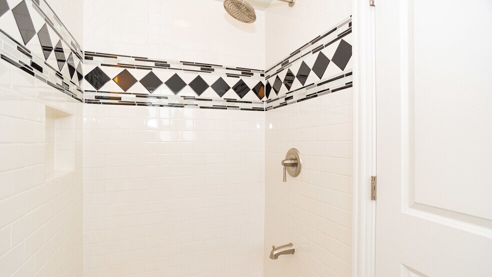 More Photos Of 5791 N Elston, Chicago Storefront Retail Office For Sale