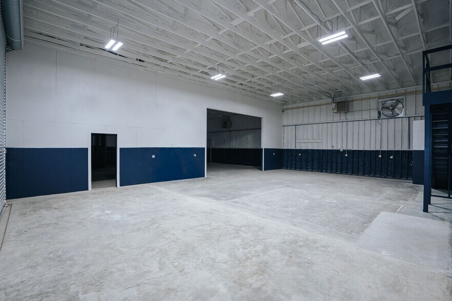 More Photos Of 2603 S Kaufman St, Ennis Industrial For Sale