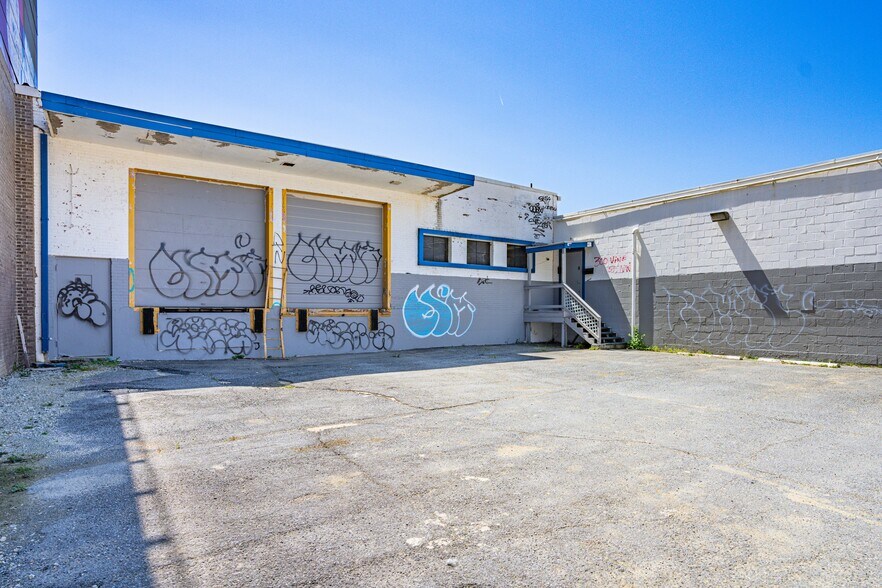 More Photos Of 300-308 Vine St NW, Washington Warehouse For Sale