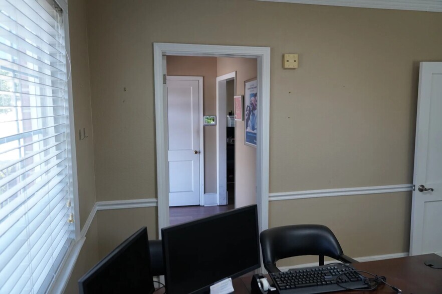 More Photos Of 1817 N Boulevard, Anderson Office For Sale