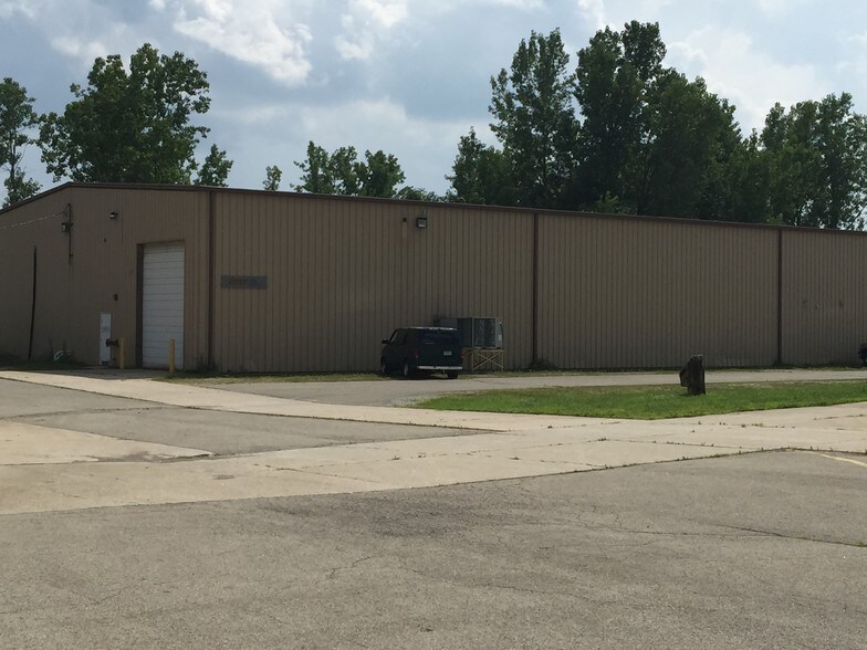 More Photos Of 1735 W 53rd St, Anderson Manufacturing For Sale
