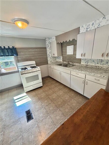 More Photos Of 35 Eaton Ave, Norwich Apartments For Sale