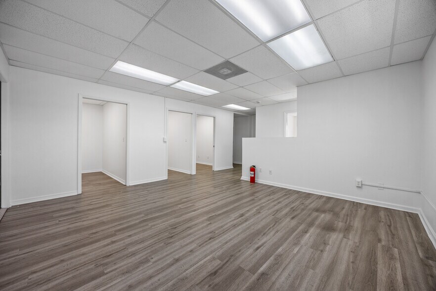 More Photos Of 128 Tomahawk Dr, Indian Harbour Beach Warehouse For Sale