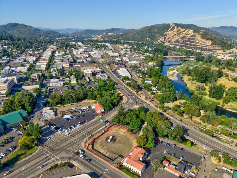 More Photos Of 328 NE Winchester St, Roseburg Land For Sale