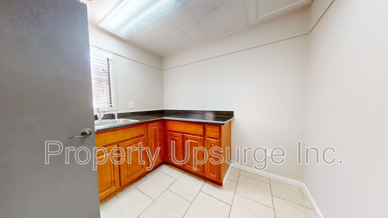 More Photos Of 1901 Railroad Ave, Pittsburg Office For Lease