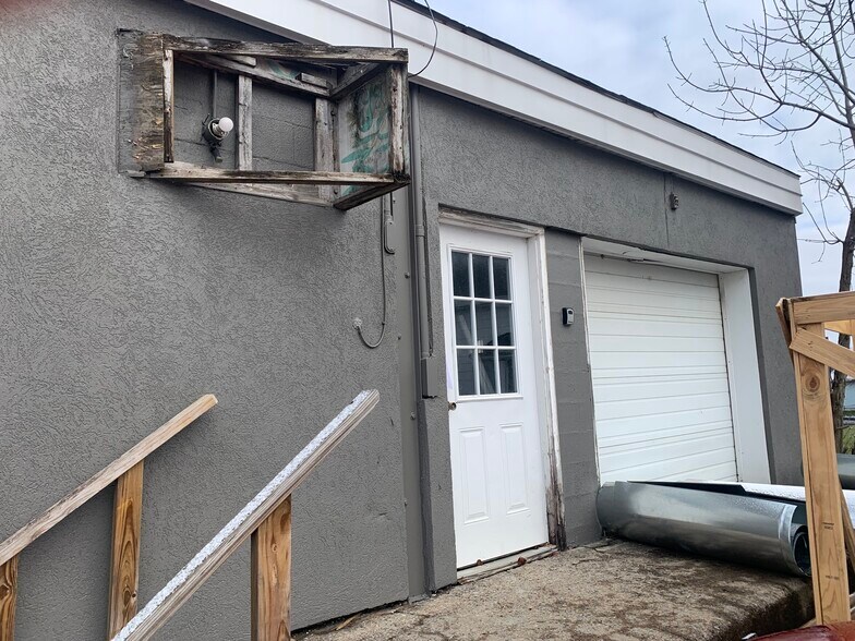 More Photos Of 9670 Brewerton Rd, Brewerton Freestanding For Lease