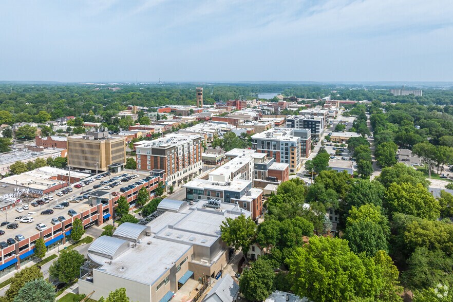 More Photos Of 901 New Hampshire St, Lawrence Apartments For Lease