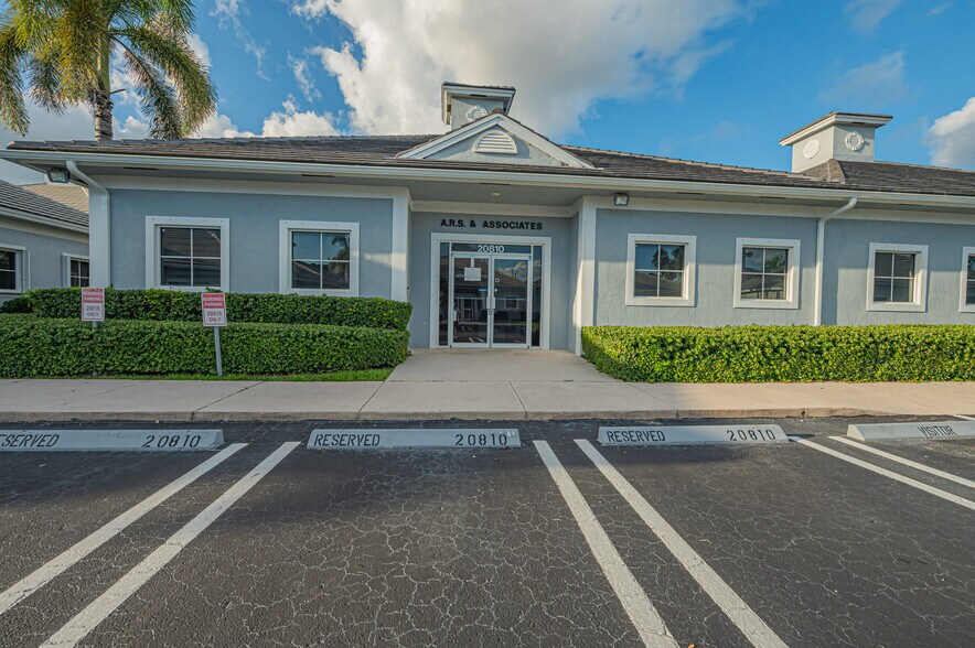More Photos Of 20810-20818 W Dixie Hwy, Miami Medical For Sale