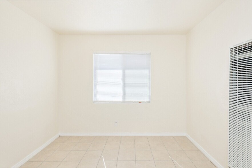 More Photos Of 15564 Hesperia Rd, Victorville Apartments For Sale