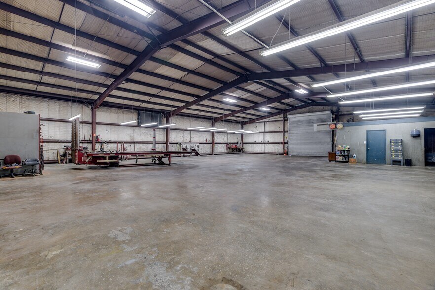 More Photos Of 805 Elm St, Bastrop Distribution For Sale