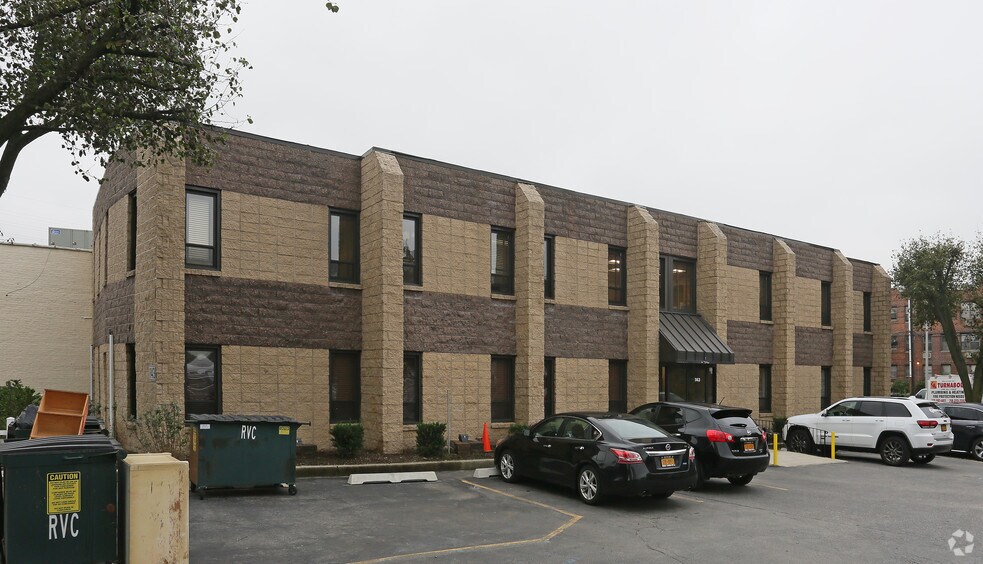 More Photos Of 143 N Long Beach Rd, Rockville Centre Medical For Lease