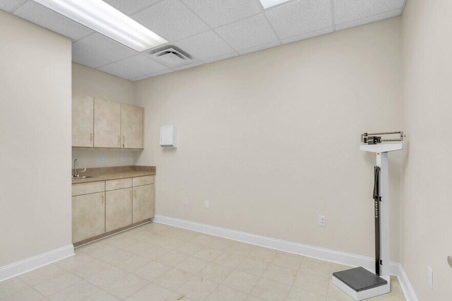 More Photos Of 2035 Valleygate Dr, Fayetteville Medical For Sale