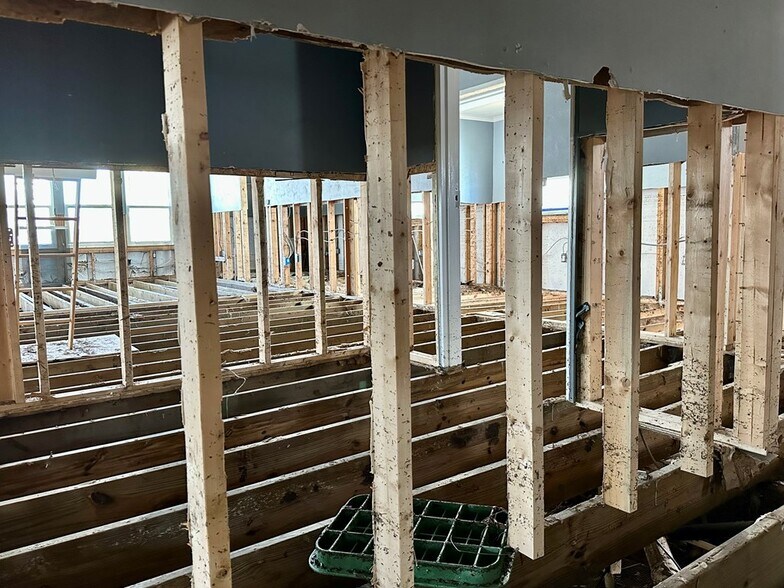 More Photos Of 490 2nd St, Cedar Key Office For Sale