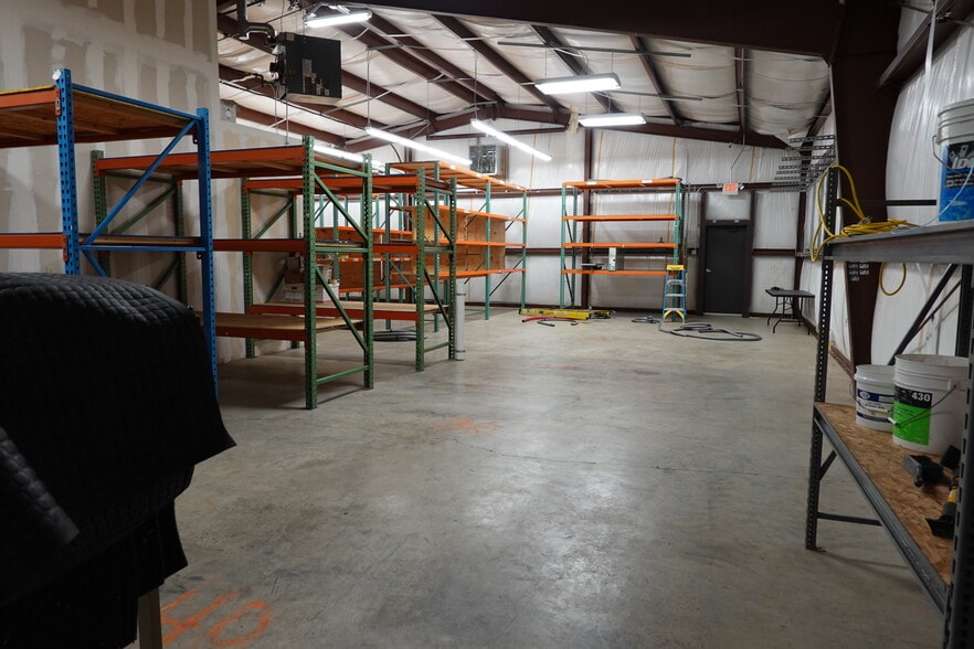 More Photos Of 2051 Bender Ln, Arnold Flex For Sale